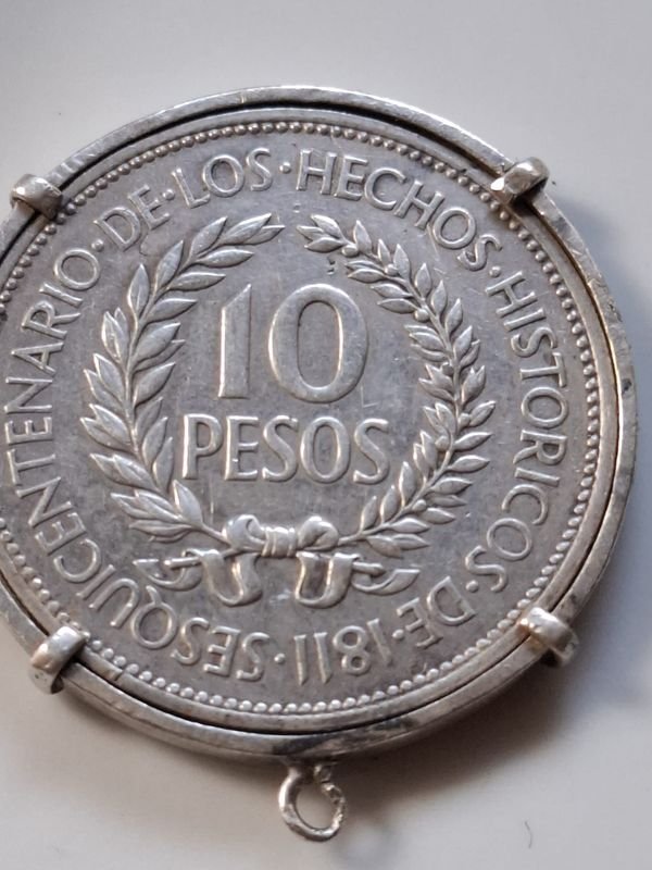 Moneda plata con el Gaucho engarzada - imagen 2