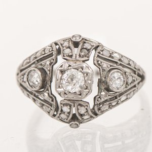 Lote anterior: Anillo de Oro Blanco con Brillantes y Diamantes