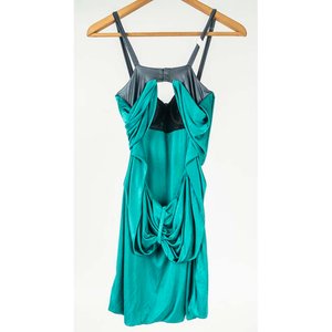 Vestido Verde Esmeralda Ricky Sarkany Talle XS - imagen 2