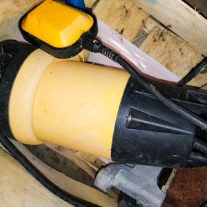 Lote de 4 Bombas y Motores Eléctricos con Nicho para Contador - imagen 5