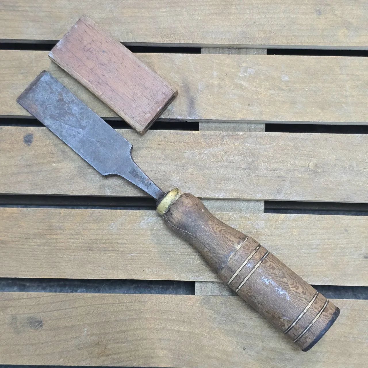 Chisela de Metal con Manija de Madera - imagen 5