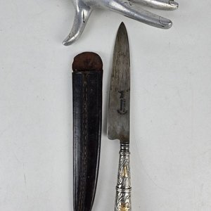 Lote siguiente: Cuchillo Criollo J.M. Mailhos con Mango de Platería Criolla y Vaina