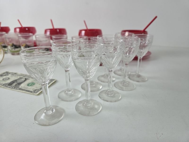 Colección de cristal y oro, fruteras y copias para licor - imagen 2