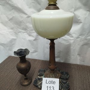 Lote siguiente: Lámpara de Mesa Antigua Bronce y Opalina con Florero Vintage