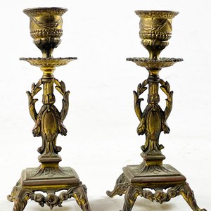 Par de Candeleros de Bronce Estilo Clásico - imagen 3