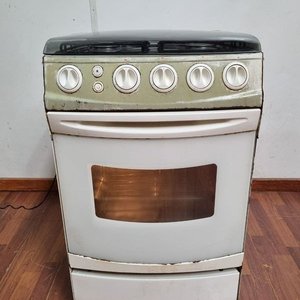 Lote anterior: Cocina a Gas Blanca con Tapa de Vidrio y Horno