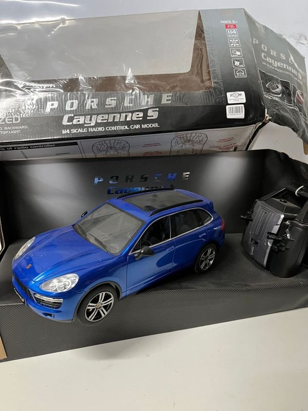 Auto a Escala Porsche Cayenne S Azul 1:14 con Control Remoto - imagen 1