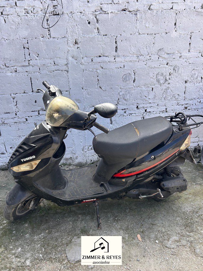 Moto Yumbo Negra con Embrague Roto