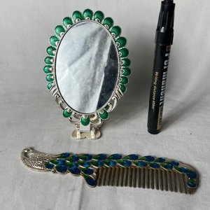 Lote anterior: Set de Tocador Antiguo: Espejo y Peine con Diseño de Pavo Real