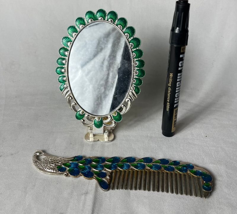 Set de Tocador Antiguo: Espejo y Peine con Diseño de Pavo Real