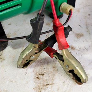 Compresor de Aire 12V con Valija Celeste y Accesorios - imagen 9
