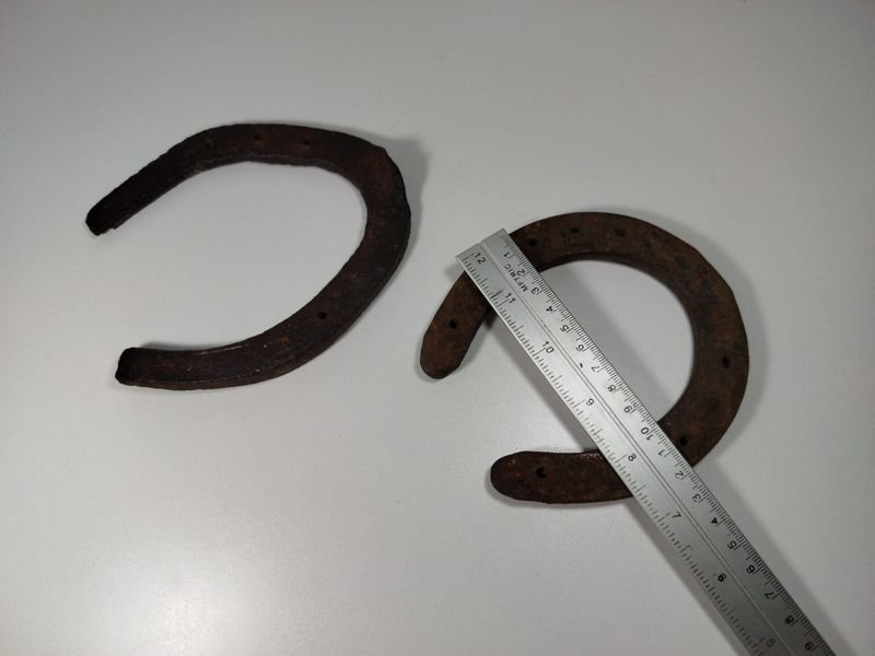 Par de herraduras antiguas y rústicas para la buena suerte - imagen 3