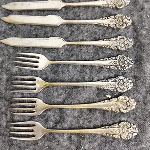 Conjunto de 9 Piezas de Cubiertos con Mangos Labrados y Sellos de Plata - imagen 5