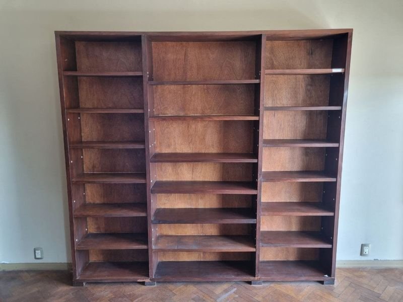 Importante Estantería Abierta Tipo Biblioteca Modular de Madera Castaño