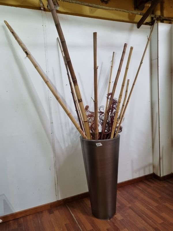 Florero/Macetero Grande De Piso Metálico Con Bambúes