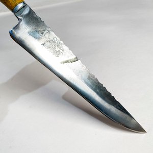Cuchillo Artesanal con Hoja "Tatú" y Cabo de Resina y Hueso - imagen 2