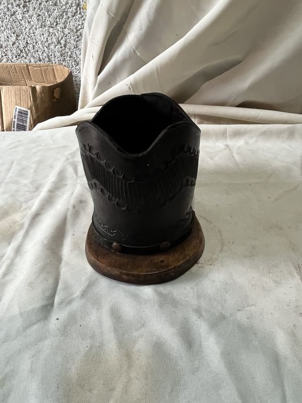 Zapatos de cuero repujados con base de madera - imagen 3