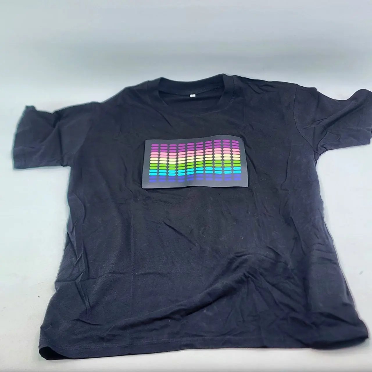Remera Negra Audio Rítmica Talle L con Panel LED