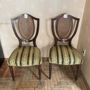 Lote anterior: Par de Sillas Estilo Inglés con Respaldo de Esterilla y Tapizado Original