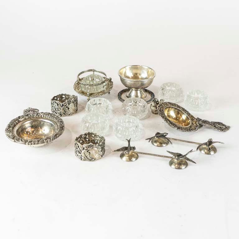 Lote anterior: Colección de piezas de plata y vidrio