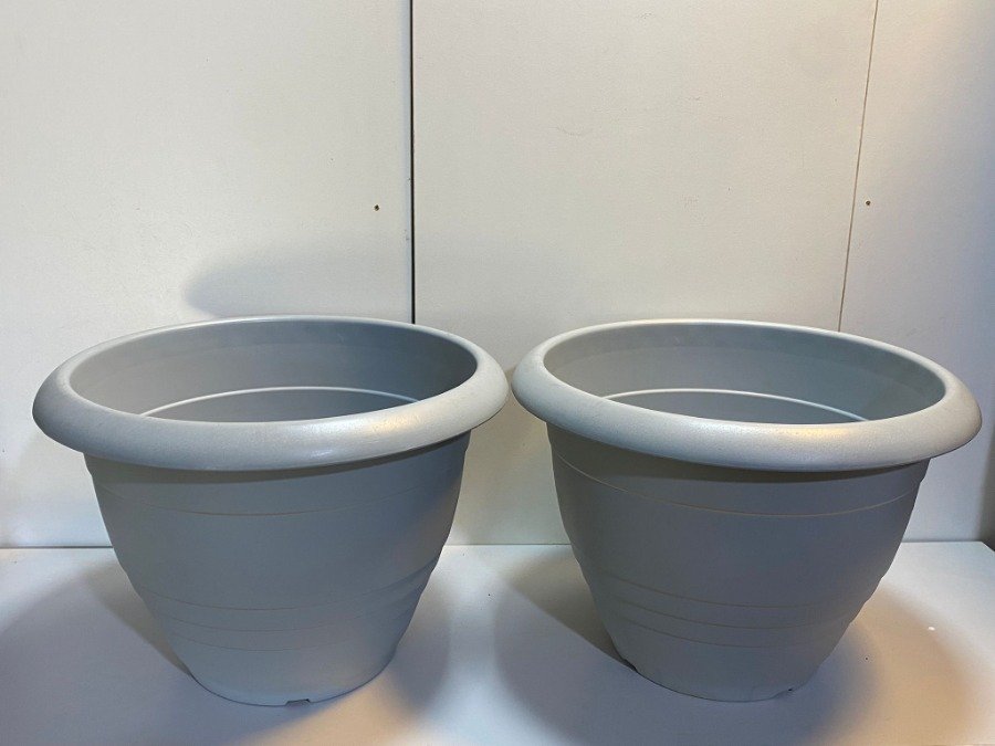 Lote anterior: Macetas plásticas beige para jardín