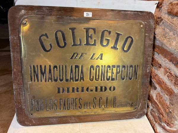 Antigua placa de bronce con nombre de colegio - imagen 2