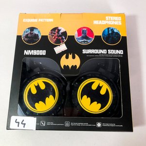 Lote Infantil: Rodilleras, Coderas, Mamaderas, Autos de Juguete y Auriculares de Batman - imagen 6