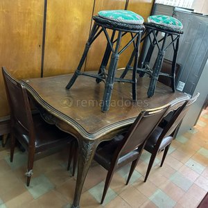 Lote anterior: Mesa de Comedor Antigua con Cuatro Sillas y Dos Banquetas