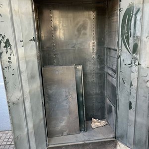 Armario Metálico de 2 Puertas con Estantes Color Gris - imagen 3
