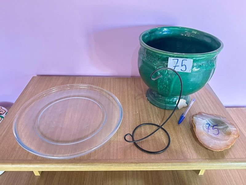 Lote siguiente: MACETERO DE CERAMICA Y OTROS ARTICULOS