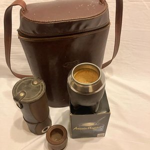 Set Matero Uruguayo Artesanal de Cuero con Mate y Yerbera - imagen 2