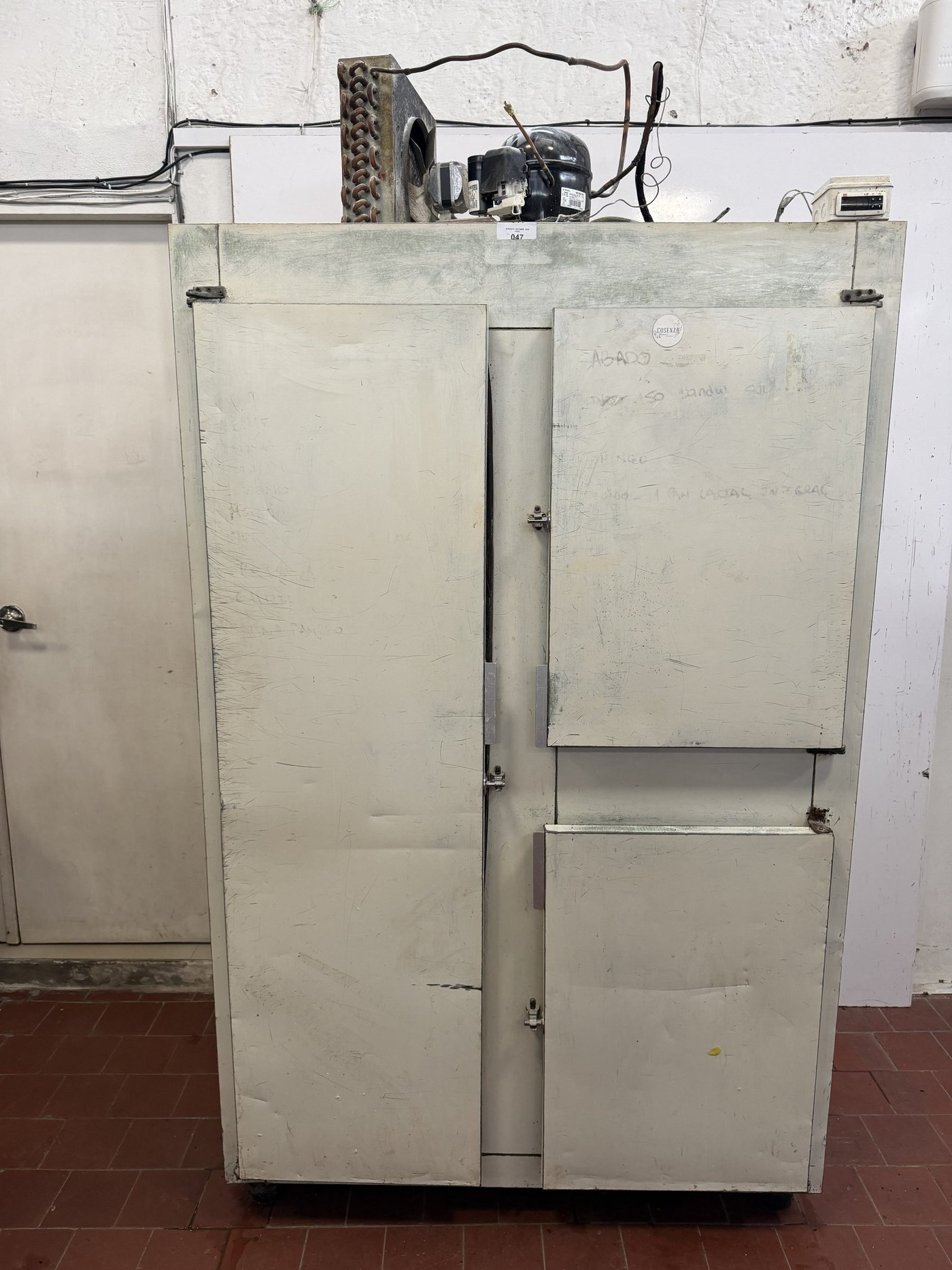 Cámara de Frío Industrial con Gavetas para 20 Bandejas
