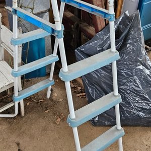 Lote siguiente: Escalera de piscina