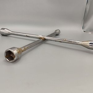 Llave Cruz para Ruedas de Auto - imagen 2