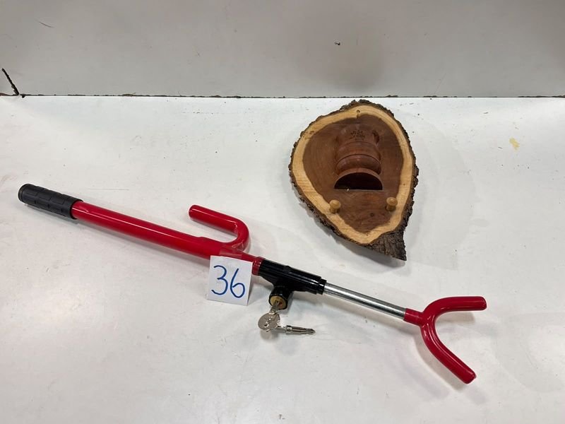 Traba Volante Antirrobo Rojo y Llavero Artesanal de Madera