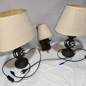 Lote de 3 Luminarias: 2 de Mesa y 1 de Pared en Hierro con Pantallas - imagen 3