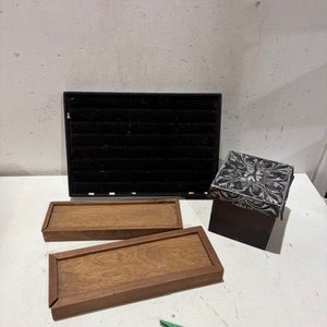 Lote anterior: Organizador de Anillos y Bandejas de Madera