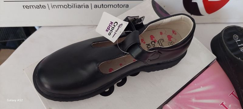Calzado de cuero negro en excelente condición - imagen 6