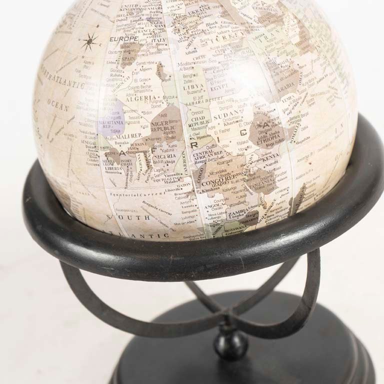 Adorno globo terráqueo moderno con soporte de metal - imagen 2