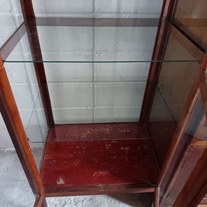 Vitrina Antigua de Madera con Puertas y Estantes de Vidrio - imagen 6