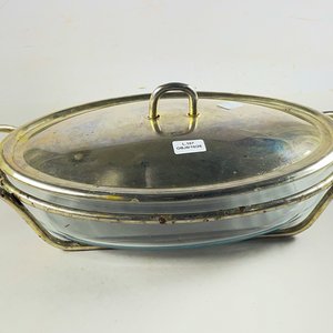 Lote siguiente: Fuente Oval de Vidrio con Tapa y Soporte Metálico - 30 x 21 cm