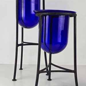 Set de 3 Piezas Decorativas de Vidrio Azul con Bases de Hierro - imagen 4