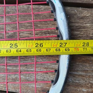 Raqueta de tenis marca Wilson N5,3 HY Brid, con encordado y grip colocado; usada, con desgaste propio del uso. - imagen 12