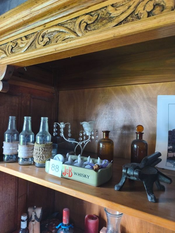 Adornos Varios: Botellas, Candeleros y Objetos Decorativos