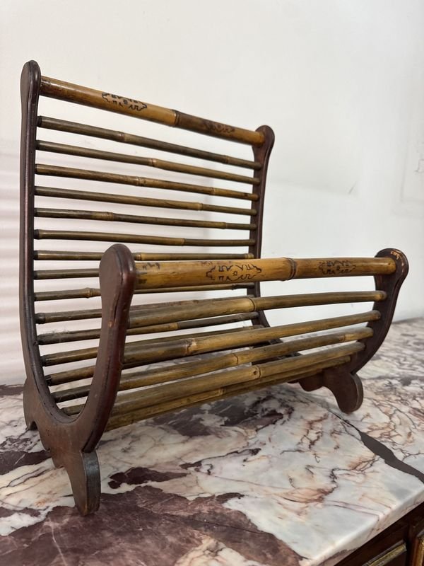 Lote siguiente: Estantería de madera y caña en buen estado