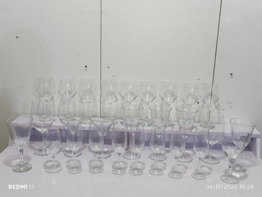 Lote de 27 Copas de Vidrio Transparente: Agua, Vino, Champán, Aperitivo y Licor