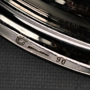 Par de Fuentes Ovaladas y Colador de Té en Metal Plateado - imagen 6