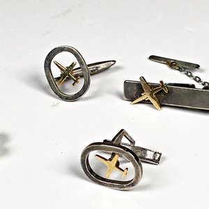 Conjunto de 5 Piezas de Joyería: Anillo de Plata con Abeja, Gemelos, Traba Corbata, Caravanas y Flor - imagen 3