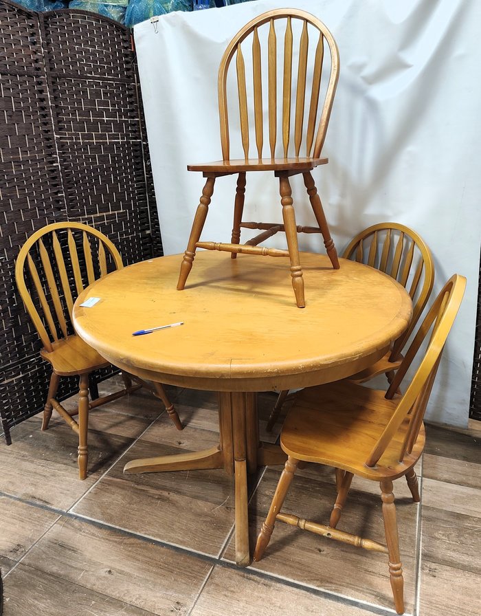 Mueble de comedor en madera maciza, mesa redonda y sillas - imagen 5