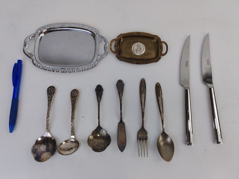 Lote anterior: Cubiertos y Bandejas Miniatura en Plata y Metal